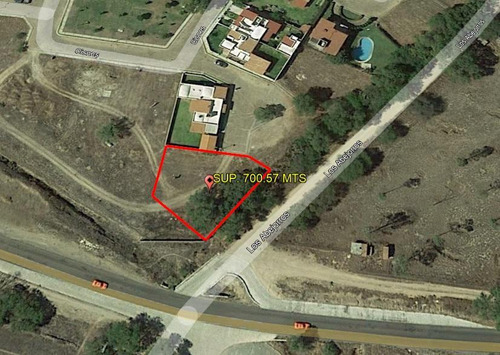 Terreno Residencial Club De Golf, Cisnes Sup. 700.57 Mts