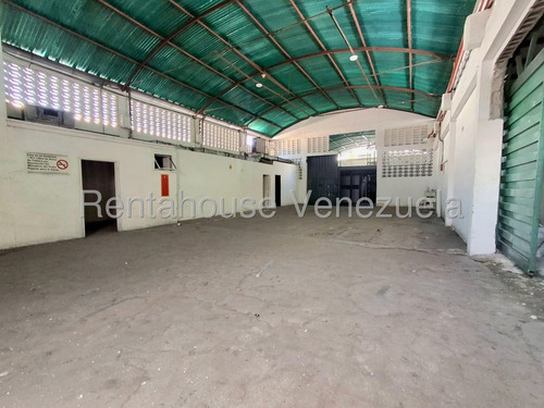 Gisselle Lobo Tiene En Alquiler Galpon En La Zona Industrial I Facil Acceso Zona Estrategica Posee 660m2 Ideal Para Almacén Con Todos Los Servicios Básicos 2 5 1 5 7 9 9