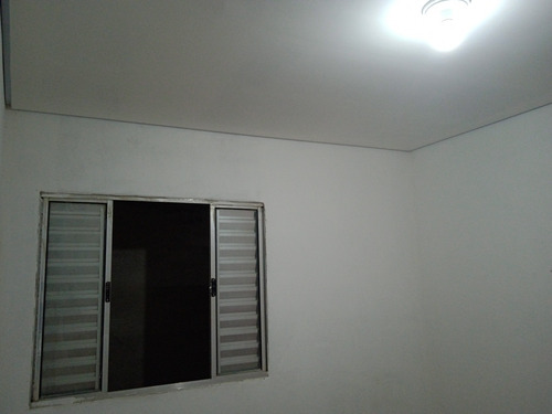 Casa Com Garagem 3 Cômodos Com Banheiro
