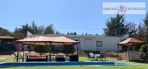Casa En Venta De 8 Dorm. En Quilpué