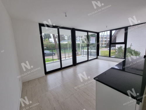 Imagen 3 de 17 de Vende Apartamento De 2 Dormitorios En Playa Mansa, Punta Del Este. Con Parrillero - Punta Del Este Mansa