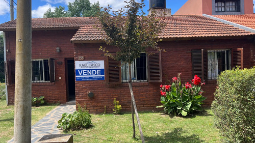 Casa Sobre Esquina (barrio Los Sauces)