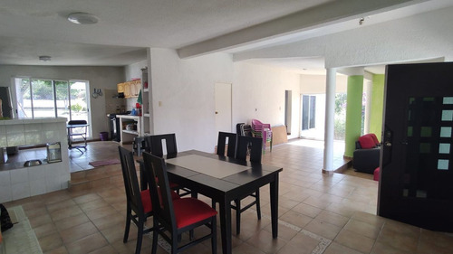 Casa En Venta En El Fraccionamiento Vergeles