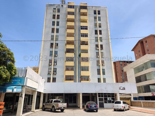 Imagen 1 de 30 de Apartamento En Venta En Av Pedro Leon Torres Barquisimeto De 125 Mts Con Una Excelente Distribución Entre 4 Habitaciones, 3 Baños, Cocina, Comedor, Sala Y Área De Balcón Gabriela C.