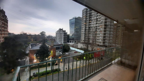 Imagen 28 de 29 de Venta Departamento 3 / 4 Ambientes Con Balcón Vista Al Rio Olivos