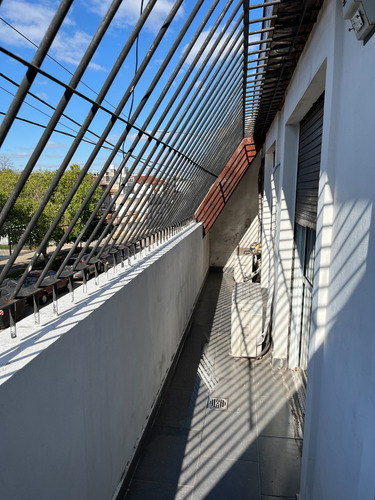 Casa 6 Amb Con Pileta Climatizada. Proxima A Av Emilio Castro. Tomo Depto En Parte De Pago