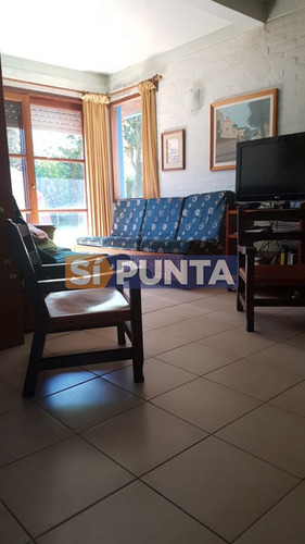 Imagen 14 de 17 de Casa De 5 Dormitorios Y Piscina En Altos Del Pinar. Venta Y Venta Anual