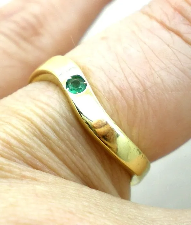 Anillo De Oro 18 Kt Y Esmeralda Natural