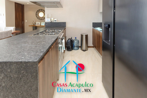 Cad La Isla Emerald L7. Con Las Mejores Amenidades. Terraza Con Vista Parcial Al Mar
