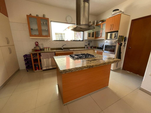 En Venta Posada De 11 Habitaciones En La Avenida 2 Sector Glorias Patrias, Mérida.