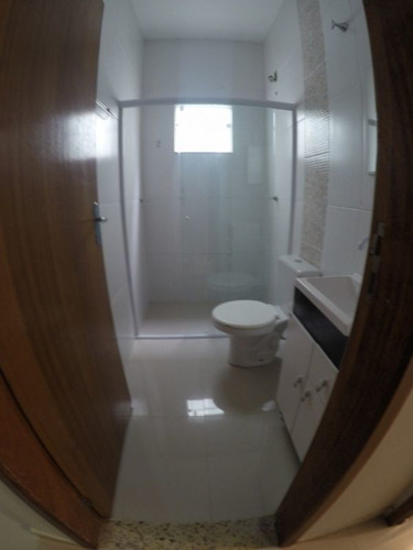 Excelente Casa Nova, Com 2 Dormitórios, Sendo Um Suíte, Sala E Cozinha Conjugada, Lavanderia, Garagem Para 1 Carro Com Área Construída De 53,00m². Valor De R$175.000,00 Escriturado.. Rua Calçada Em B