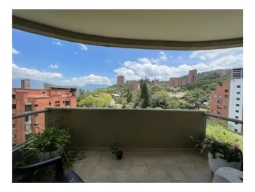 Rhbr-11946 Apartamento Piso 8 (poblado, Sector Las Lomas)