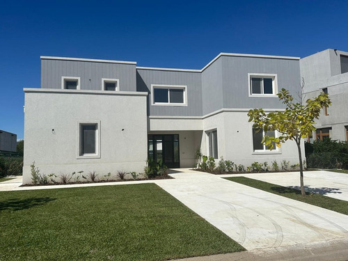 Venta Excelente Casa Al Agua - Virazon 7 Ambiente