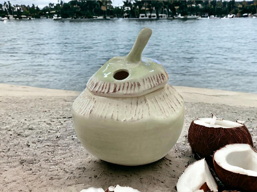 Copo Formato Coco Em Cerâmica Para Drink Agua De Coco 2un. Cor Verde-claro