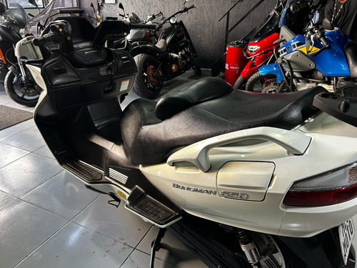 Suzuki Burgman 650 2011 - Único Dono - Escapamento Yoshimura