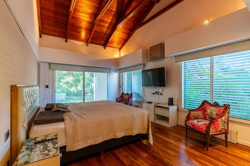 Casa En Venta 7 Ambientes 3 Dormitorios Con Jardín Quincho Parrillero Y Pileta 2 Cochera Fisherton