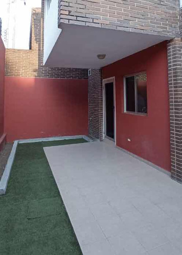 Townhouse En Alquiler El Castaño