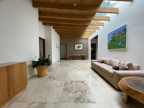 Excepcional Casa En Venta En Avándaro, Con Vista Al Lago.