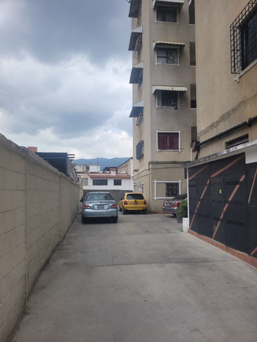 Acá Te Presento El Hogar De Tus Sueños, En Este Pent-house Ubicado En Los Rosales