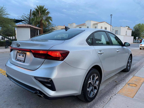 Imagen 5 de 15 de Kia Forte 2.0 Lx Mt 2020