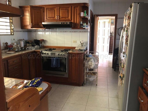 D.a Amplio Townhouse Con Anexo, Condominio Pequeño, Hermosa Piscina, Planta Total 100%, Agua Constante, Urb. Altos De Guataparo, Valencia Carabobo 22-14061