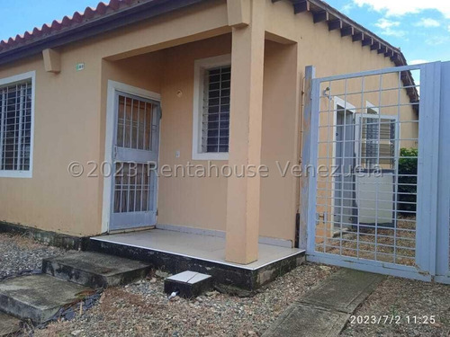  Jl/   Casa En Urbanización Privada, En  Venta En  La Piedad Norte Cabudare  Lara, Venezuela.  3 Dormitorios  2 Baños  180 M² 