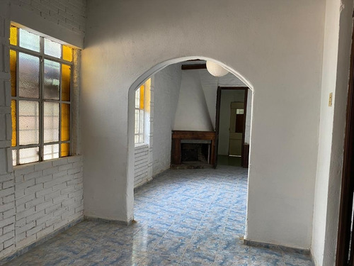 ¡oportunidad! Lega Propiedades Vende En Exclusividad Amplia Casa Con 2 Dormitorios