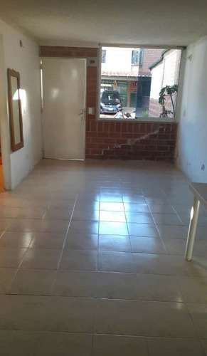 Imagen 5 de 8 de Townhouse Charallave, 2 Habitaciones, 2 Baños. Con 2 Aires.