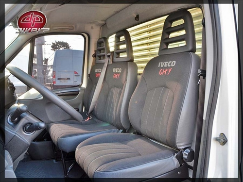 Imagem 10 de 15 de Iveco Daily City 30s13 Baú Carga