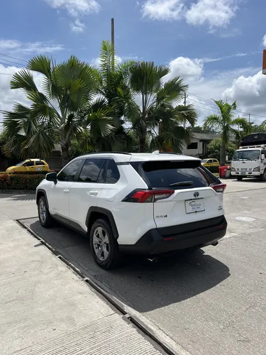 Toyota RAV4 2.5cc XLE 4x4 Hybrid