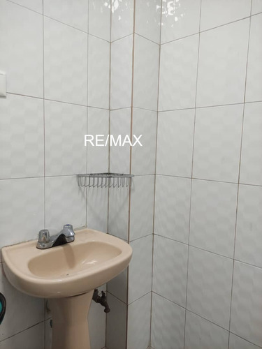 Vendo Comodo Local Comercial En El Centro Comercial Oasis Center. Guatire
