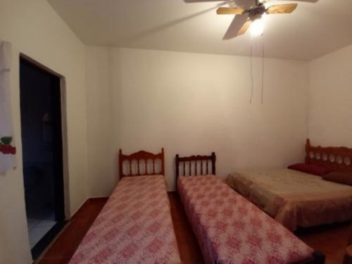 Imagem 3 de 23 de Casa No Bairro São Jorge Em Itanhaém, Litoral Sul De São Paulo, Localizado Lado Praia, Ficando À 100 Metros Do Mar (1 Quadra Do Mar) Em Rua Calçada. Possui Churrasqueira E Vaga Para 05 Automóveis.