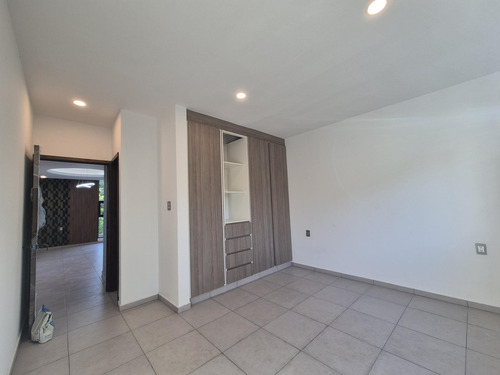 Playa De Vacas, Departamento En Venta En 1er Nivel Con Alberca.