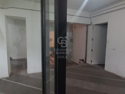 Local Comercial Estratégico Frente Al Metro Santiago