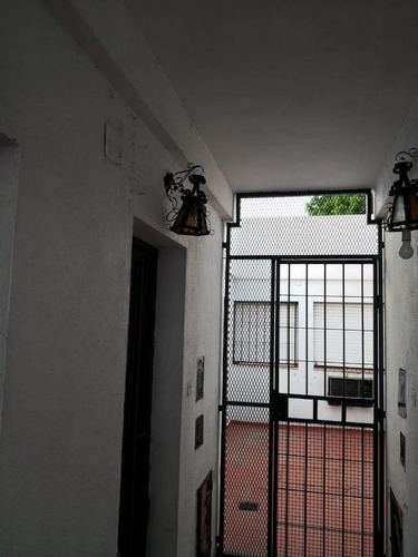Imagen 2 de 16 de Dpto De Pasillo. Lamadrid 600. Dos Habitaciones Y Terraza. Alquiler