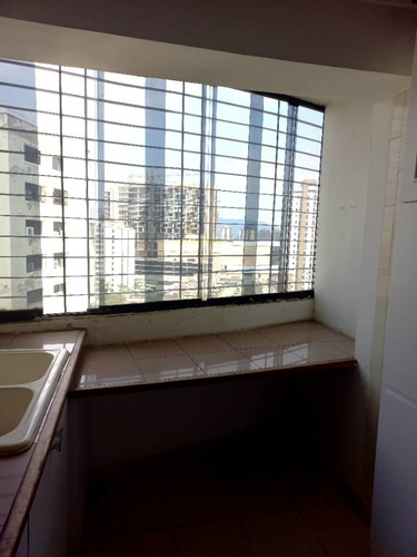 Imagen 20 de 26 de Vendo Apartamento 98m2. Los Mangos. Julio 2022 - Sandra Niño