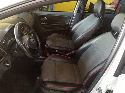 Imagem 8 de 10 de Volkswagen Fox 1.6 Mi Rock In Rio 8v Flex 4p Manual