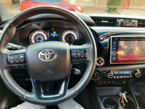 Imagen 11 de 20 de Toyota Hilux 2019 2.8 Cd Srx 177cv 4x4 At