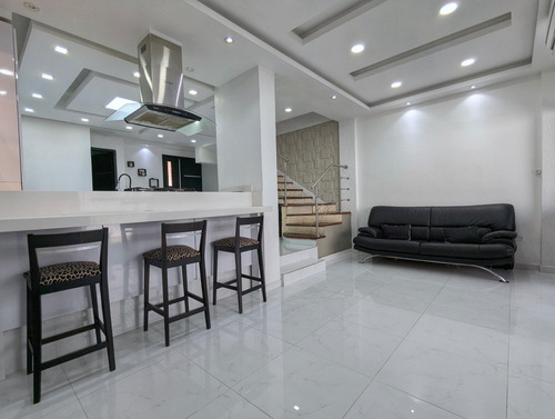 Lorena Inojosa Vende Townhouse En Mañongo. Naguanagua