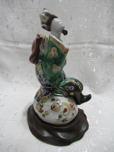 Figura Decorativa Porcelana Monje Chino Base Madera Cerezo (Usado)