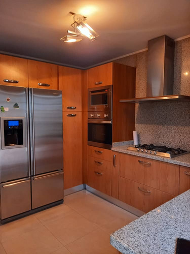 En Venta Casa 214m2 3h/4b/5p. Guatire.