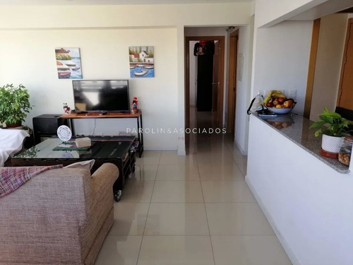 Imagen 6 de 11 de Apartamento Pent Huose.- Maldonado A Pasos De Playa Mansa.- Dos Dormitorios Dos Baños Living Comedor ,muy Linda Vista Cocina Con Lavadero Garaje .-