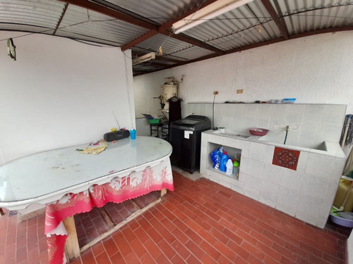 Casa Esquinera De Dos Pisos Más Terraza En Venta Portal Del Recreo