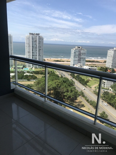 Apartamento En Torre One Ii. Al Frente. Unidad De 1 Dormitorio En Punta Del Este 