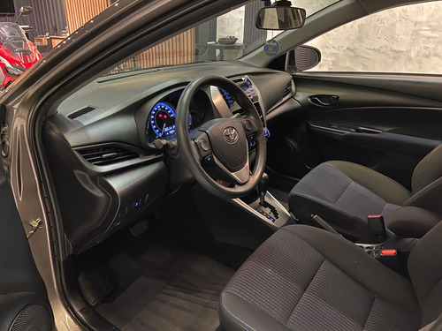 Toyota Yaris 1.5 16V FLEX SEDAN XL LIVE MULTIDRIVE