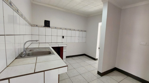 Imagen 4 de 9 de Casa Con Uso De Suelo Mixto Ubicada En Alajuela, Desamparados, Financiamiento Disponible