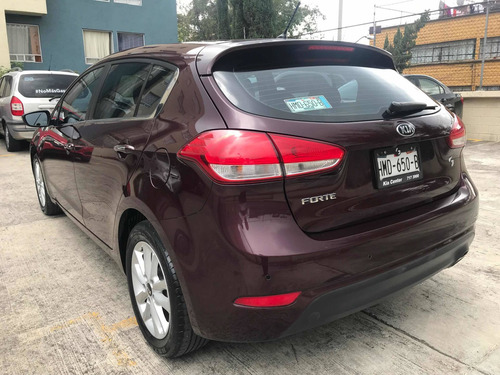 Imagen 7 de 14 de Kia Forte 2.0 Hb Ex At 2018