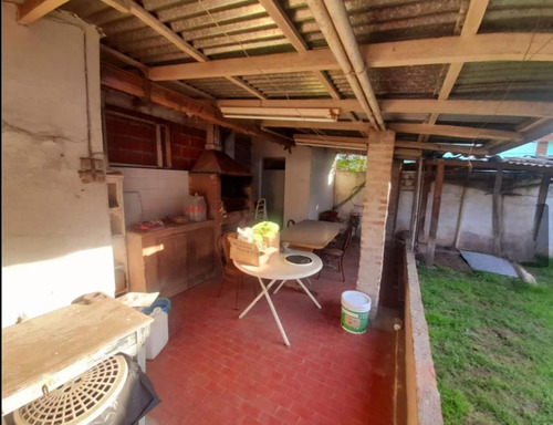 Casa En Venta - 4 Dormitorios 3 Baños - Ituzaingó
