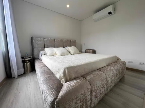 Apartamento En Venta En Loma De Las Brujas. Cod V12609