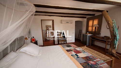 Ideal Vende Hermosa Posada Operativa Ubicada En Playa Norte Chichiriviche Excelente Oportunidad.
